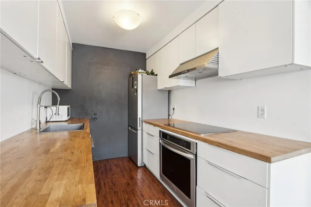 525 N Sycamore Avenue 320, Los Angeles, California 90036 home-pic-5